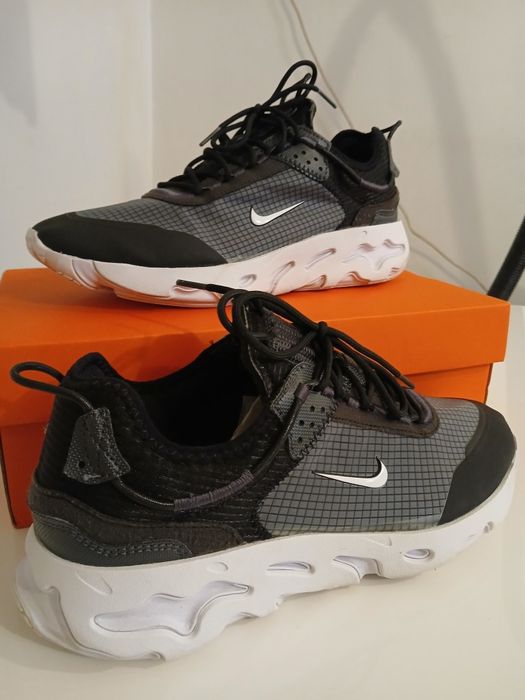 Nike react live black