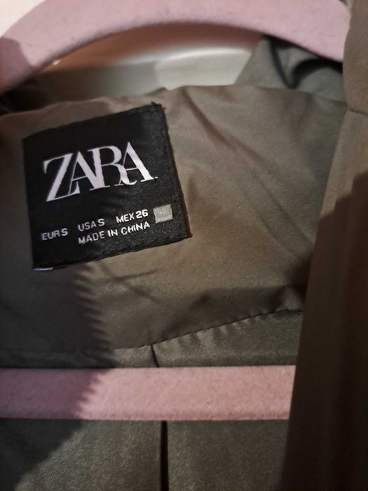 Продавам нова дамска пухенка на Zara