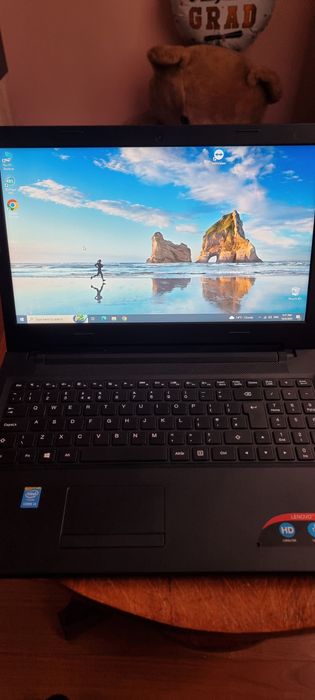 Vând laptop Lenovo IdeaPad in stare buna cu procesor Intel I3