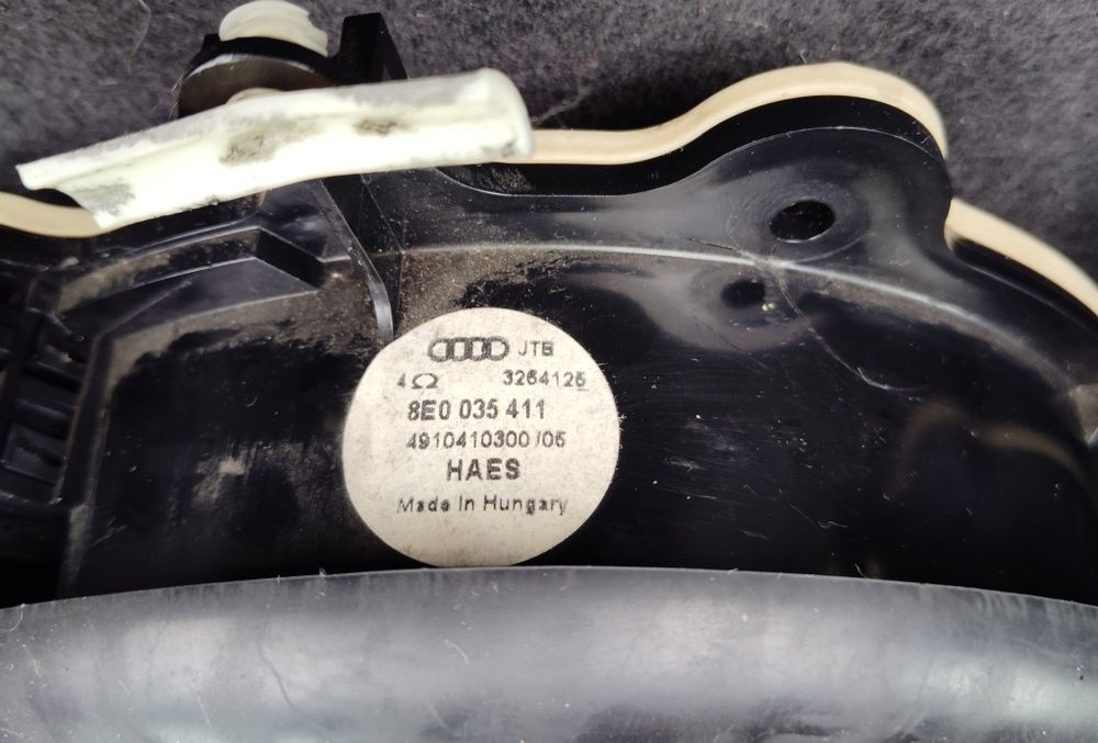 Vând 2 Difuzoare auto Audi A4 B6 în stare bună