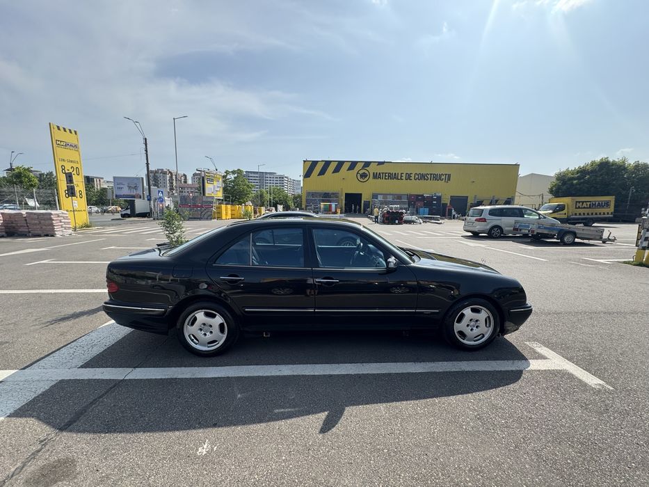 Mercedes-Benz E270 W210