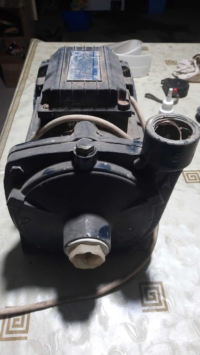 Электро водяной насос б/у  почти новый пользовались один раз