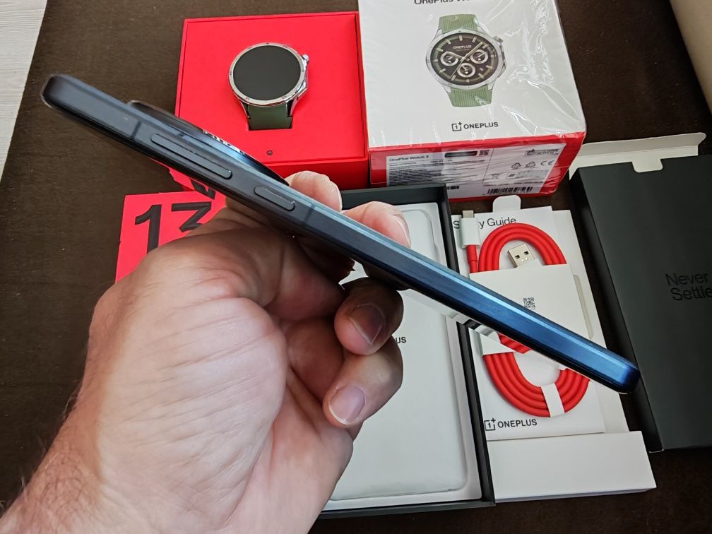 Oneplus 13 16/512Gb глобален + Oneplus Watch 3