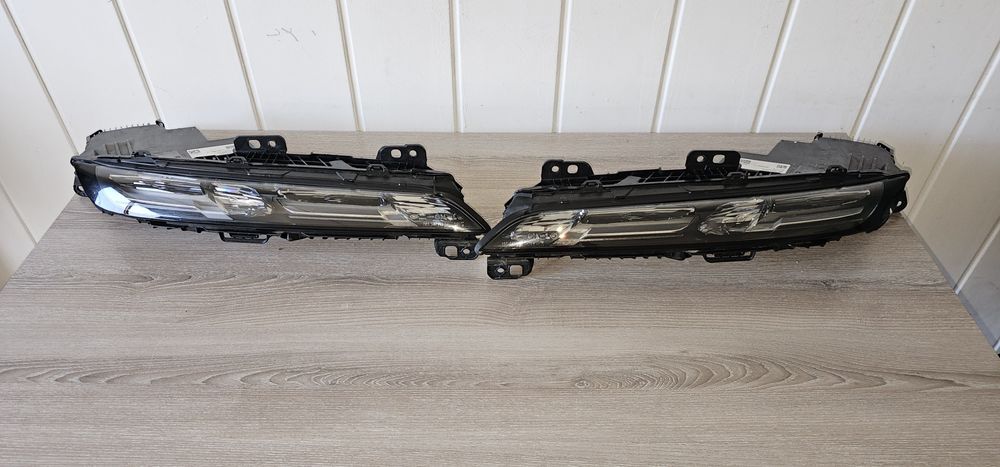 Vând 2 seruri faruri CRISTALE  BMW Seria7 +Grila ICONGlow  M luminata
