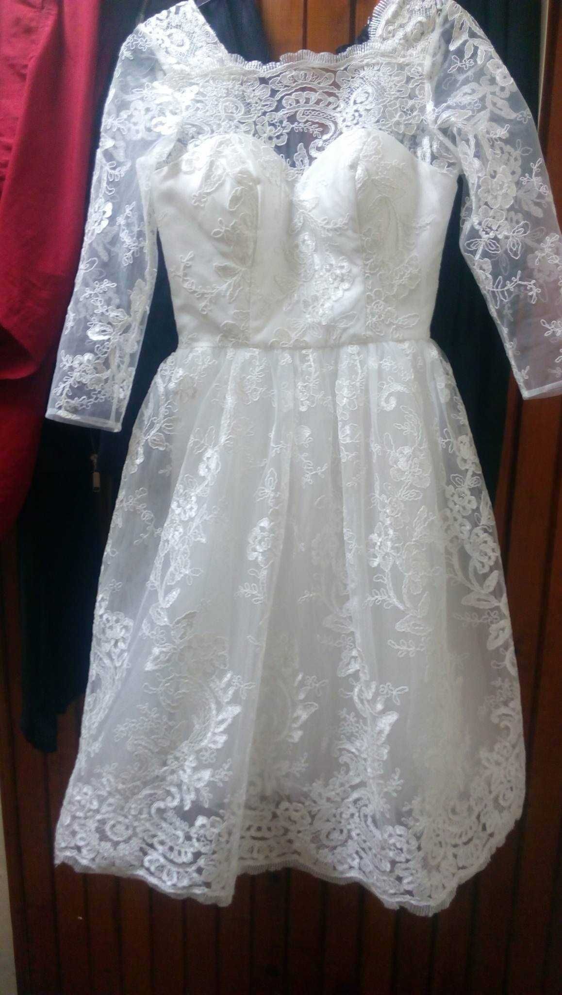 Официална / сватбена бяла дантелена рокля