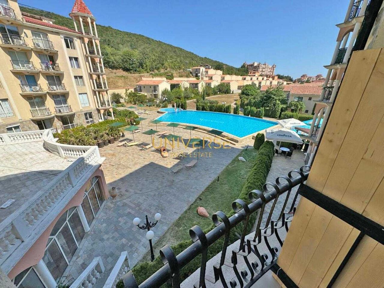 Продава се Двустаен апартамент в к.к. Елените - 74 кв.м за 811 €/кв.м - Снимка #11