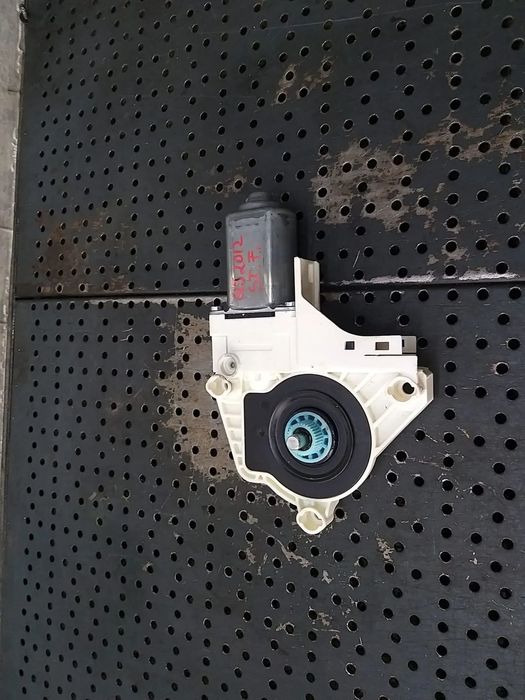 Motoras macara stanga fata audi q5 8r 8k0959801b