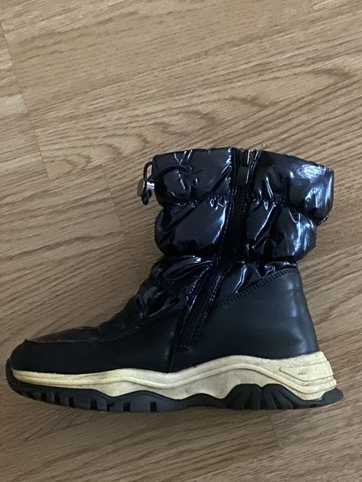 Продам зимнии сапоги на девочку