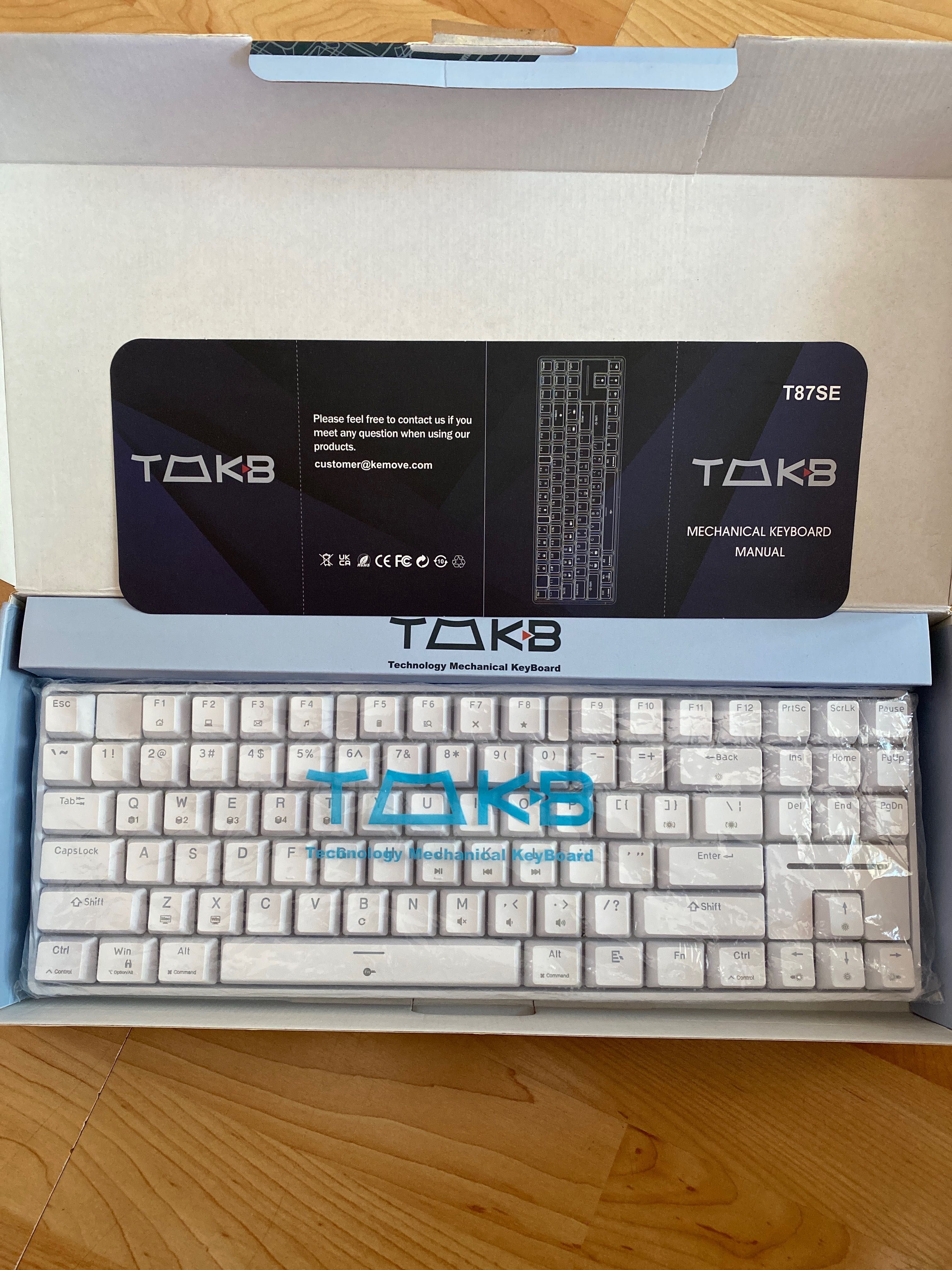 Механична клавиатура с кафяв суичове (Red switches) за игри