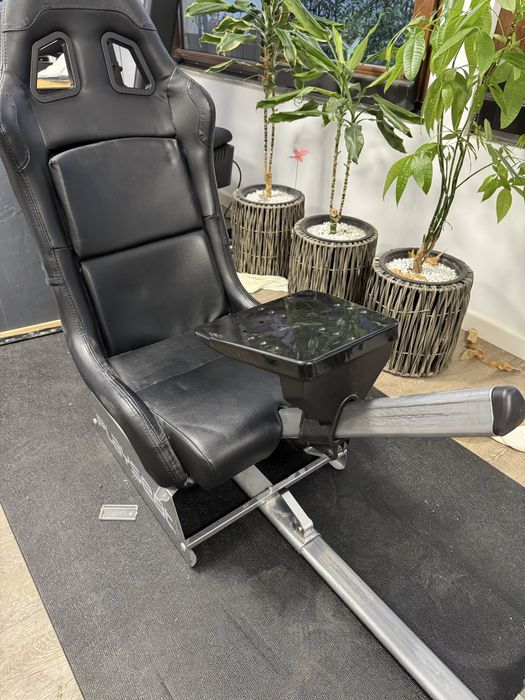 Playseat Evolution – cockpit racing pentru volan, stare bună