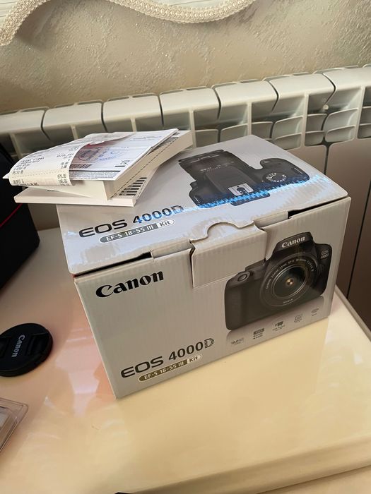 CANON EOS 4000D  +  Пълна комплектна чанта