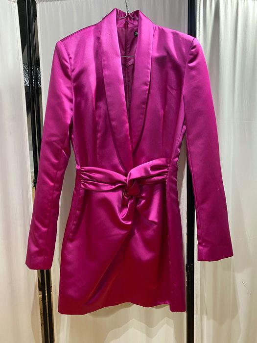 Ефектна официална рокля тип сако Zara в ярко розова магента