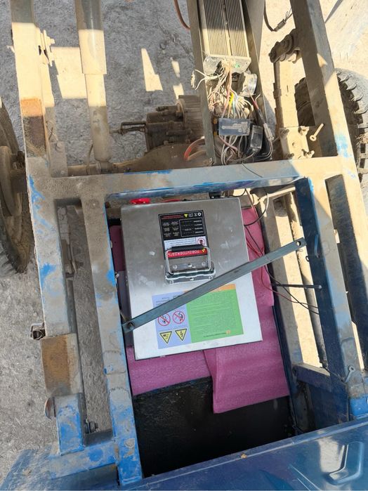 Аккамуляторы для скутеров и муравьев LF4 с зарядкой