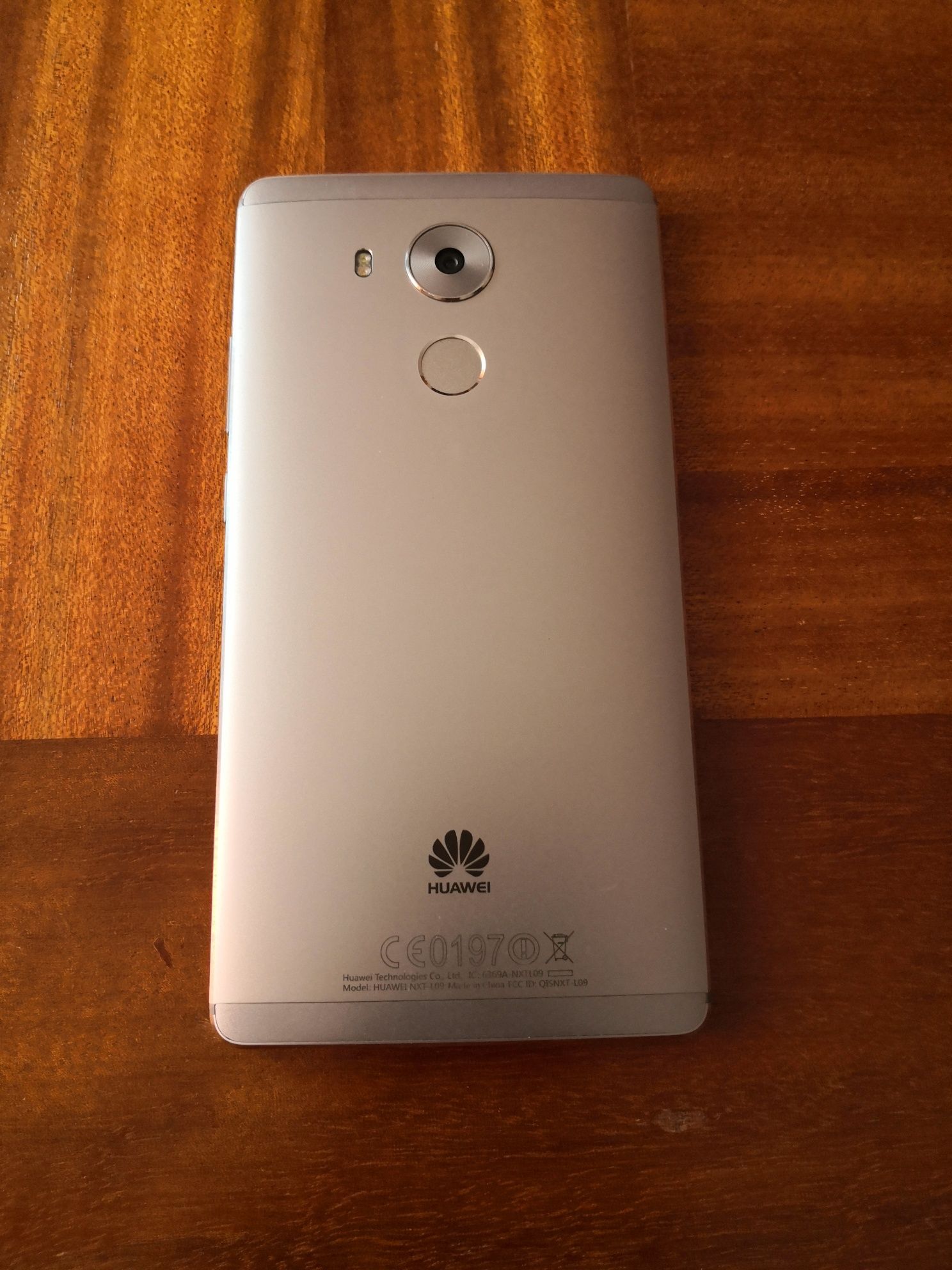 Vând telefon huawei mate8 3gb ram, 32gb memorie