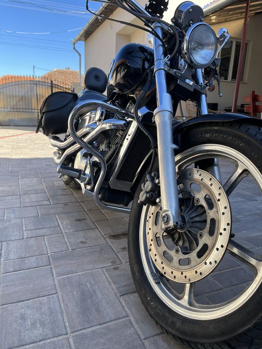 Vand sau schimb Honda Shadow 1100