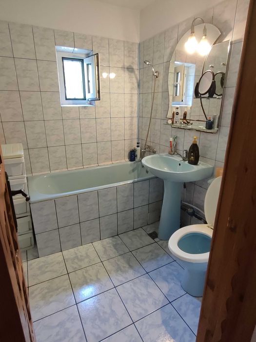 Apartament 3 camere de vanzare