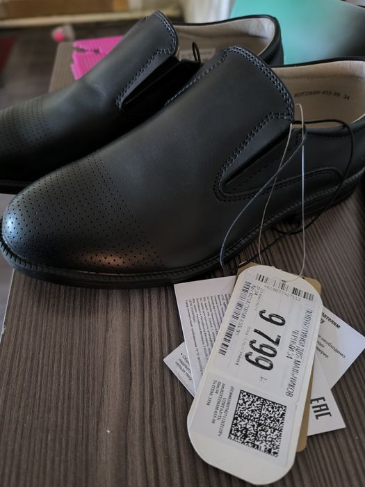 Продам новые школьные туфли