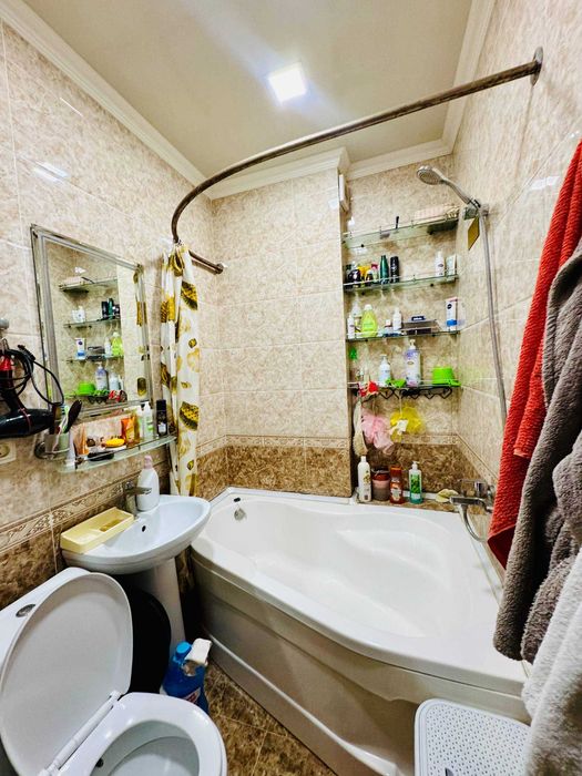 Buxoroda kvartira sotiladi 1 xonali 40m2 3-qavat