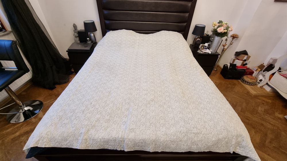Cuvertura pentru pat din dantela alba