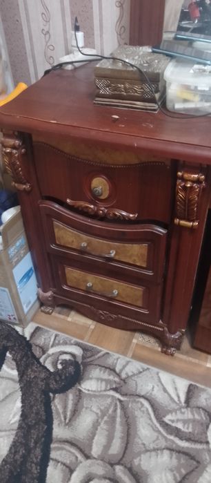 продается комод с зеркалом