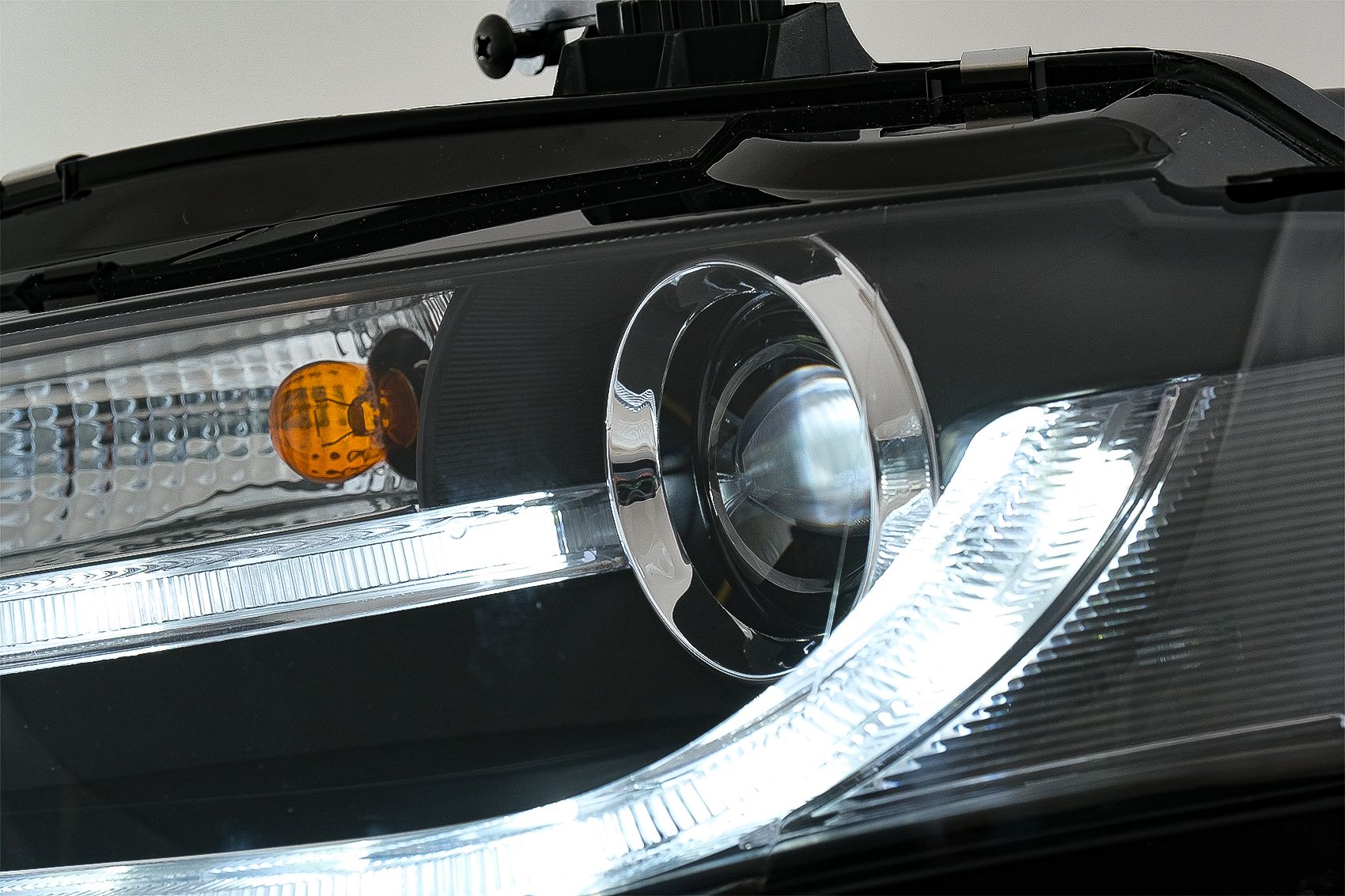 Faruri LED Audi A4 B8 8K (2008-2011) Facelift Light Bar