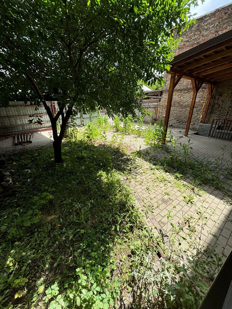 De vanzare sau inchiriere casa 500 mp, zona centrala
