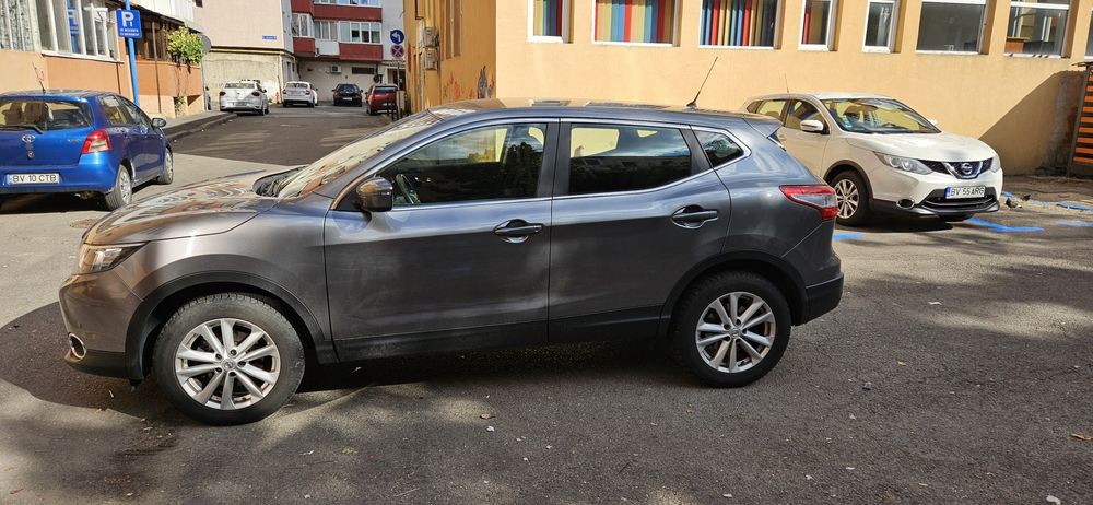 AUTO Nissan Qashqai 2