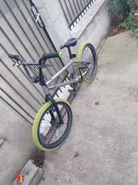 Vând bicicleta bmx 8-10 ani