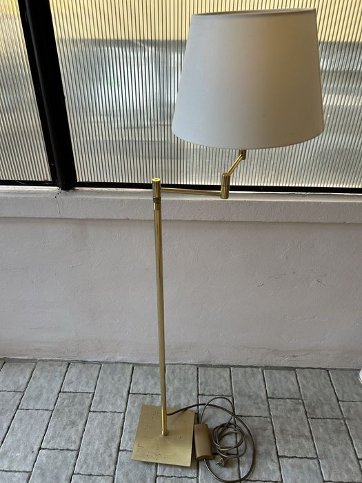 Vand lampa cu picior