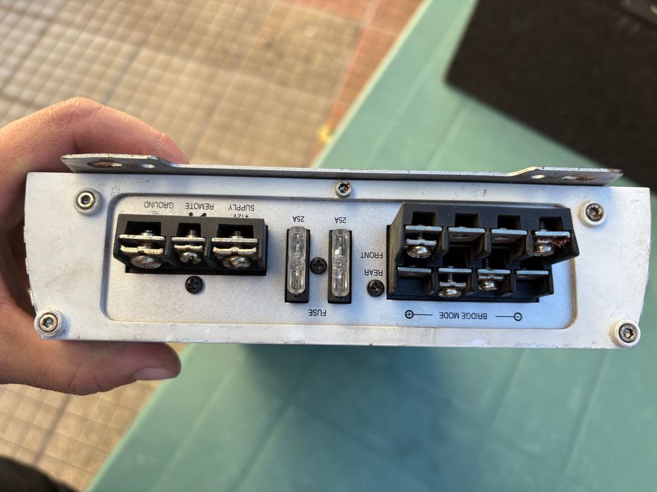 Бас каса ALPINE с усилвател BLAUPUNKT