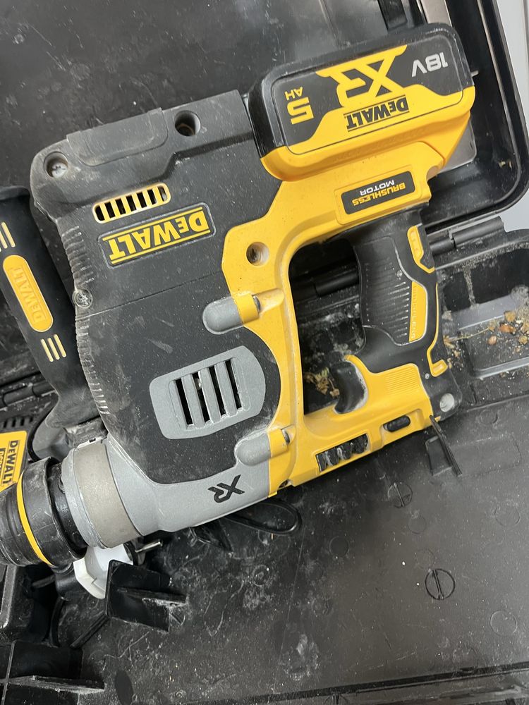 Акумулаторен перфоратор DEWALT DCH273