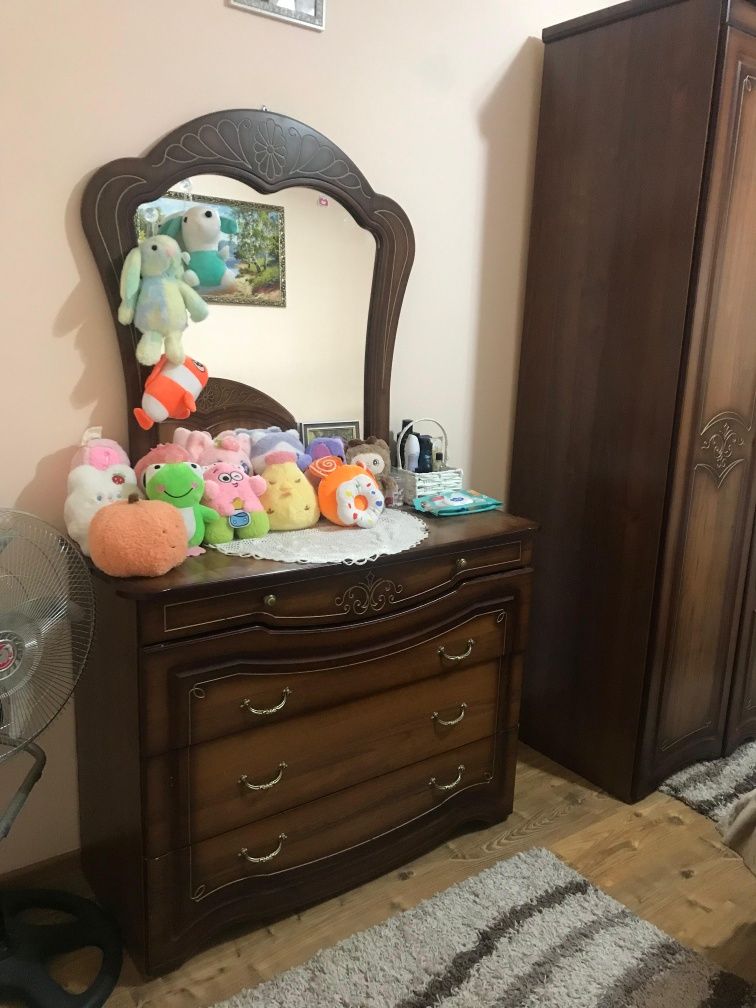 Кровать, шкаф, тримо, тумбочки