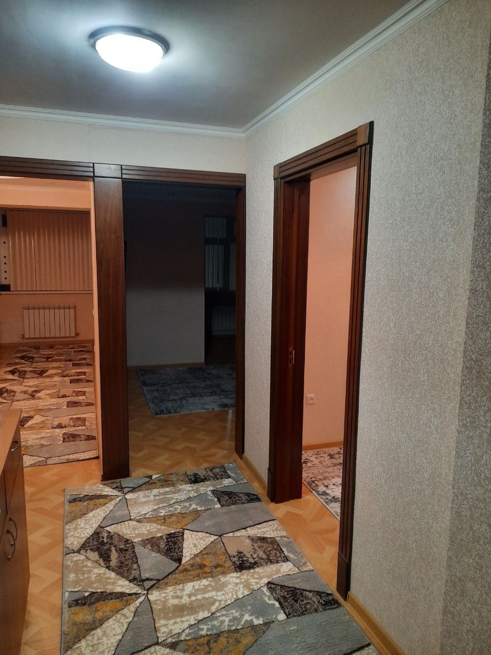 ЧИРЧИК ШАХРИДА Аренда квартира 1-микрорайонда жойлашган отопления есть