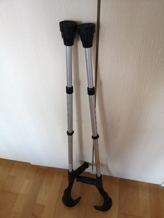 Carje ortopedice cu sprijin pe antebrat, reglabile 135 kg carja