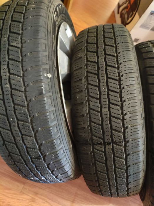 Vând 4 roti cu cauciucuri de iarna