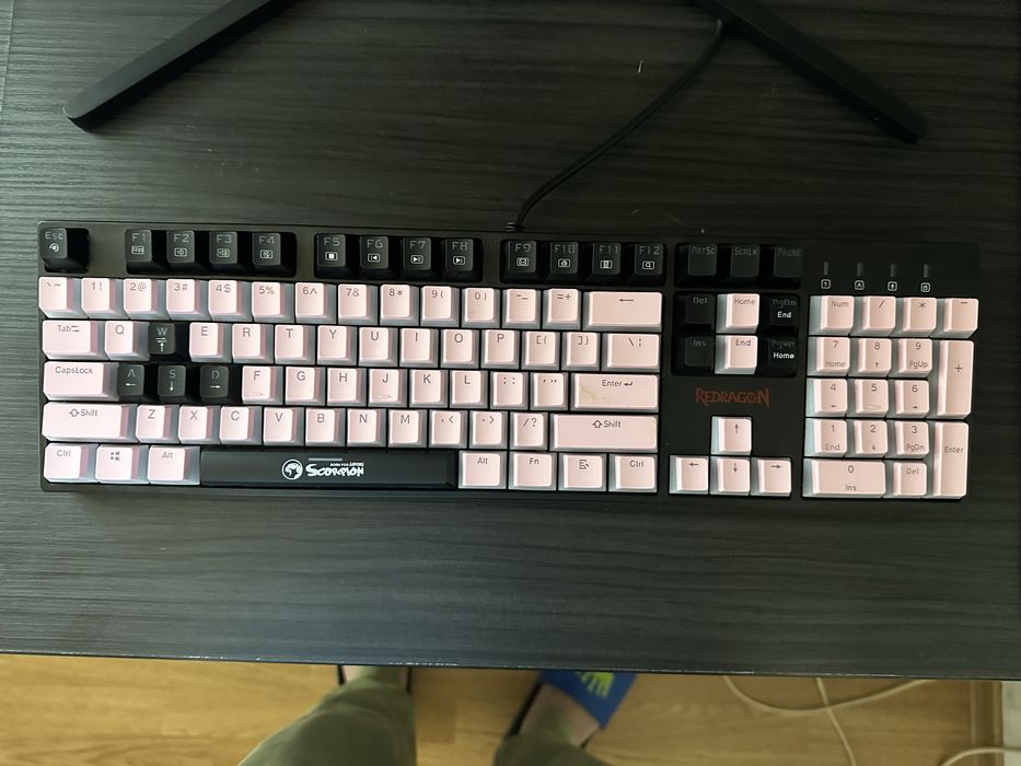 Pc gaming complet (mouse+tastatura+ monitor+suport casti)