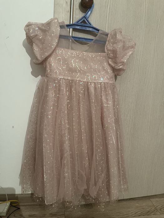 Продам детские платья