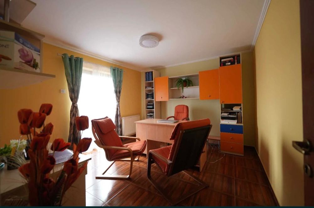 Spațiu comercial sau locuință de închiriat, etaj 1/2, zona Cug