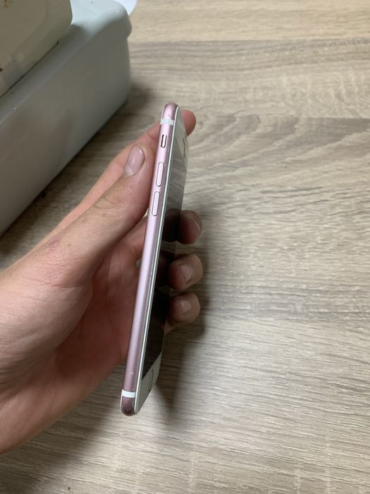 Dezmembrez sau vand iphone 7 roz