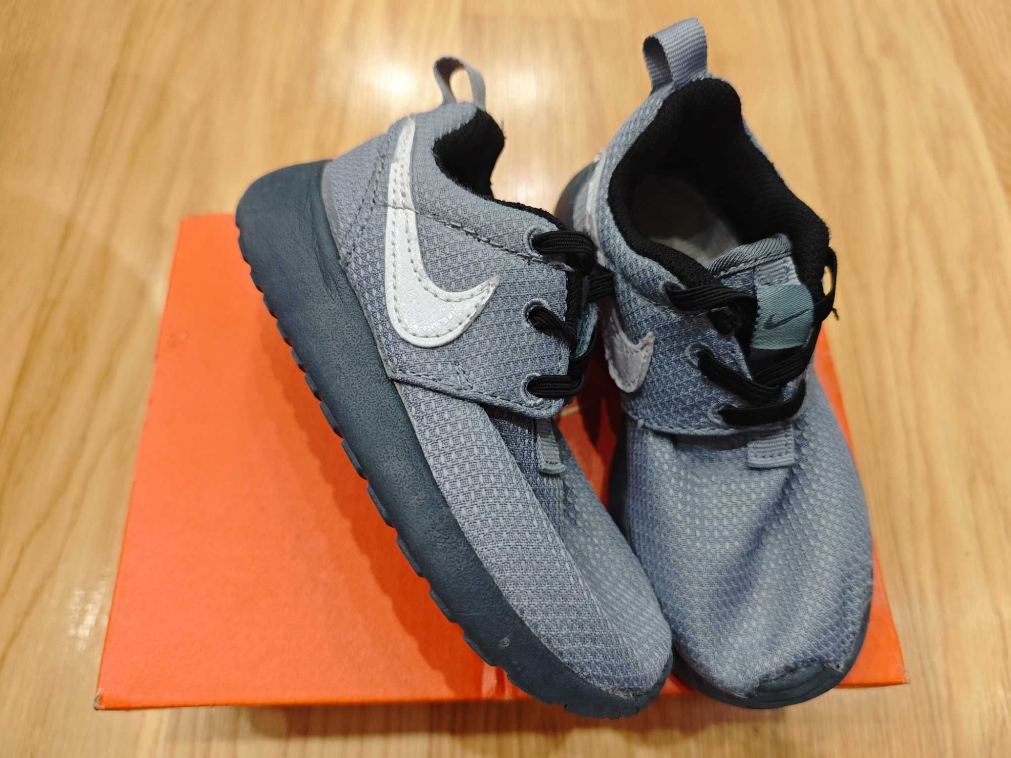 Маратонки Nike и H&M