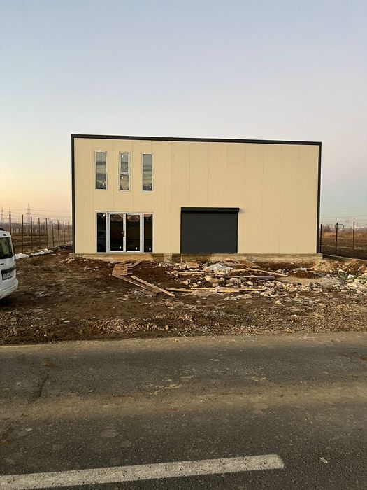 Vând hală metalică din europrofile 25 m lungime 8 deschidere 4