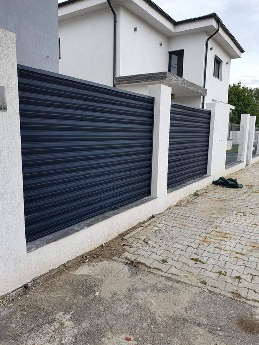 Construim la comanda dvs. garduri si porti din:
- panouri stil jaluzea