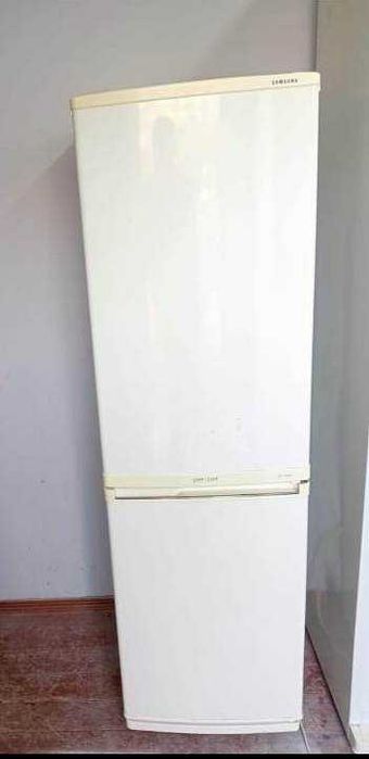 Продам Самсунг  холодильник  отлично работает и хорошо охлаждает