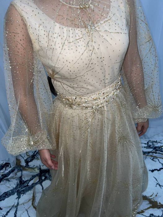 Вечернем платье