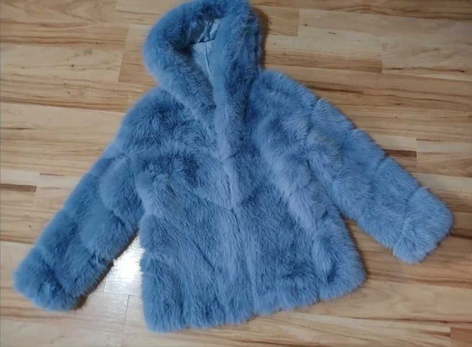 Blanita finuta cu gluga  de pe Trendyol,mar.S-M,model deosebit