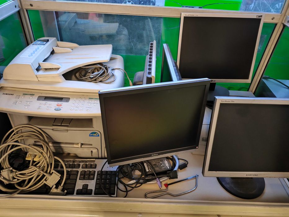 Компютри, монитори, принтери  11 бр топ цена за всички