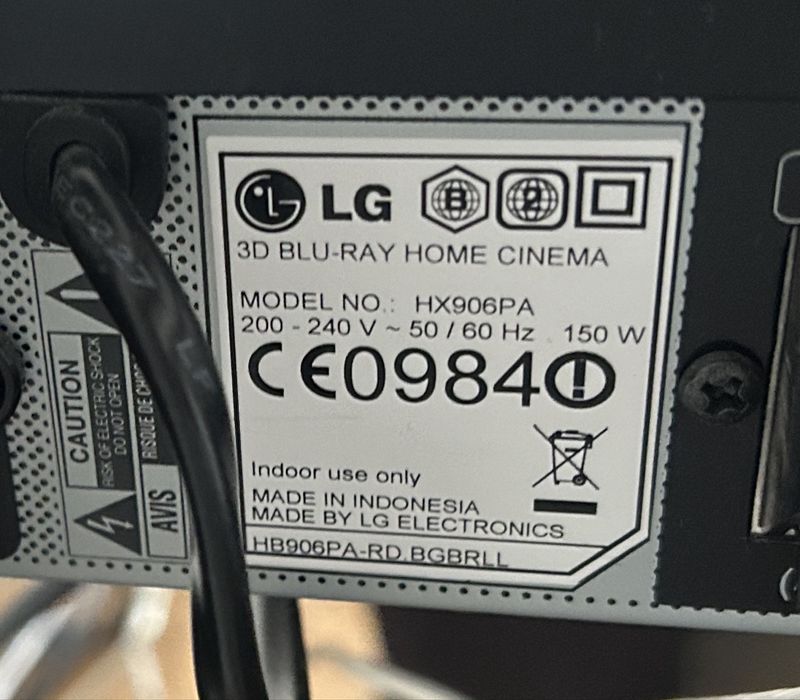 sistem LG 3D Blu-Ray Home Cinema (model HX906PA)