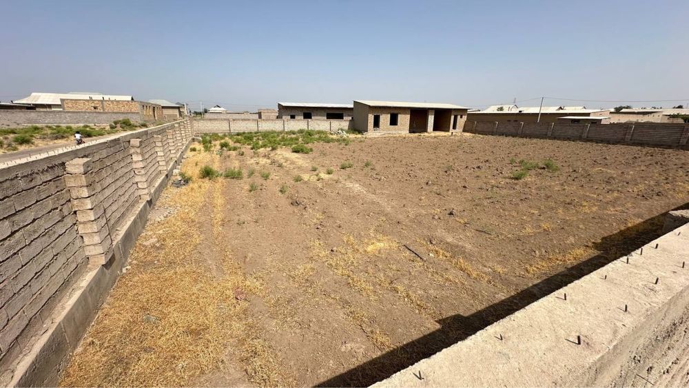 Hovli sotiladi 16 sotix (40-40) Yerqurgʻon bozor yoni