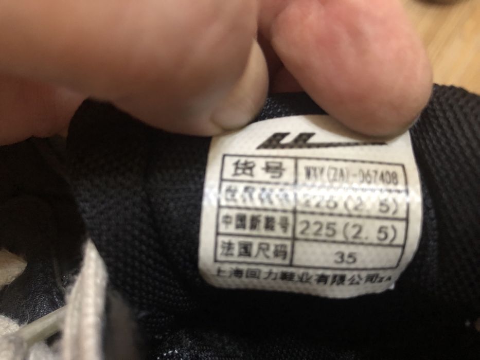 Продаются фирменные кроссовки.