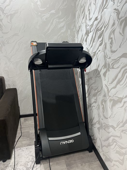 Продам беговую дорожку Genau